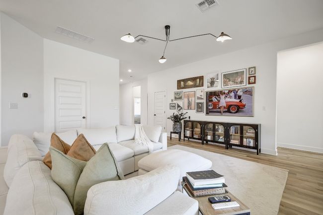 653 Texas Sage Loop, House other with 3 bedrooms, 2 bathrooms and 4 parking in Buda TX | Image 5