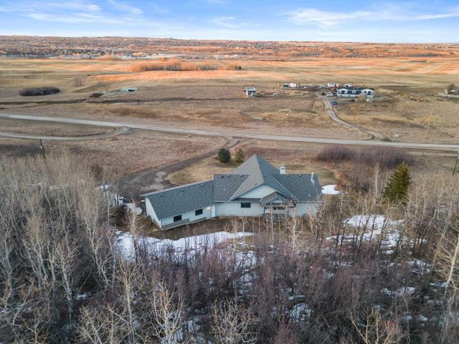 32087 393 Avenue E, Home with 3 bedrooms, 3 bathrooms and 10 parking in Rural Foothills County AB | Image 46