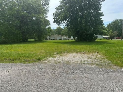 412 E Donnewald St, Worden, IL, 62097-1155 | Card Image
