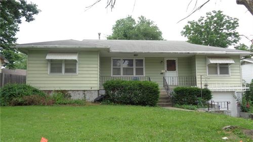 305 S Mitchell St, Warrensburg, MO, 64093-2533 | Card Image