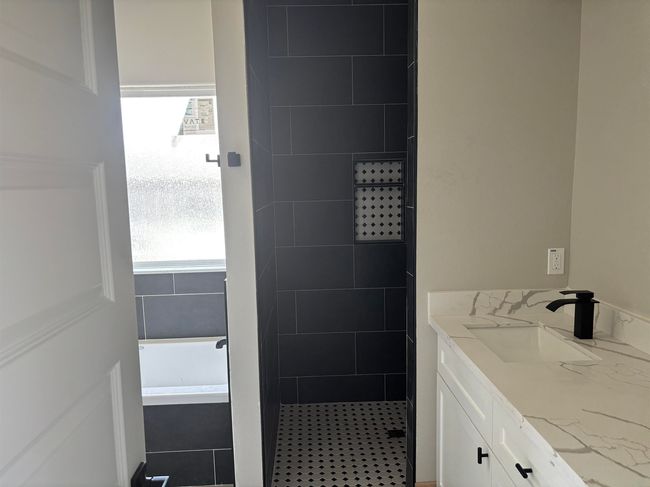 3240 Taft Ave, House other with 3 bedrooms, 2 bathrooms and null parking in Groves TX | Image 9