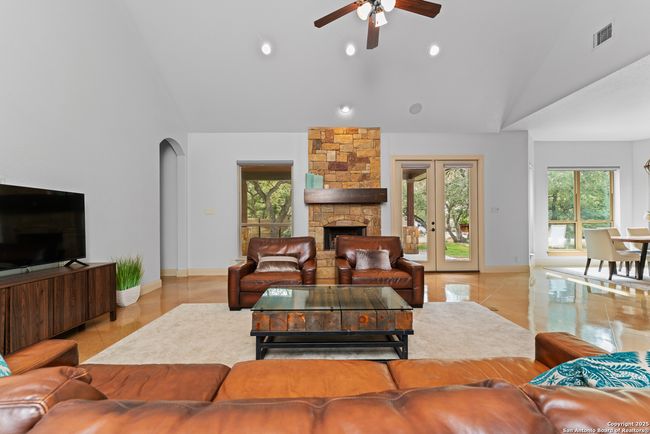 574 Deep Water Dr, House other with 3 bedrooms, 3 bathrooms and null parking in Spring Branch TX | Image 7