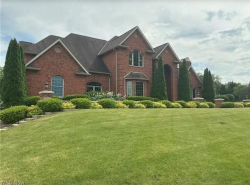 3204 Maple Creek Dr, Zanesville, OH, 43701-7520 | Card Image