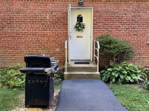 apt-10-125 N Washington Ave, Hartsdale, NY, 10530-1753 | Card Image