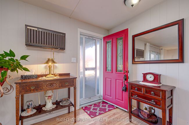 11 Locust Hill Dr, House other with 2 bedrooms, 1 bathrooms and 2 parking in Innisfil ON | Image 4