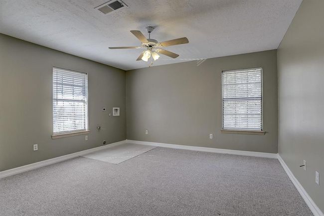 5205 W Orange St, House other with 2 bedrooms, 2 bathrooms and null parking in Pearland TX | Image 4