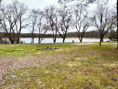 1625 Highland Park Dr, Highland, MI, 48356-2735 | Card Image