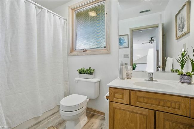 Upstairs full bathroom | Image 35