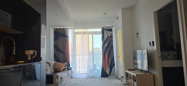 806 - 28 Avondale Ave, Condo with 2 bedrooms, 1 bathrooms and 1 parking in North York ON | Image 4