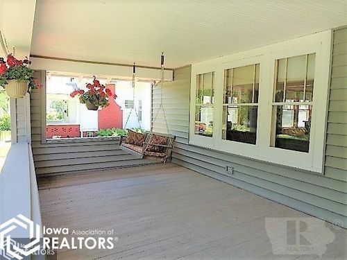 929 Elm St, Grinnell, IA, 50112-2036 | Card Image