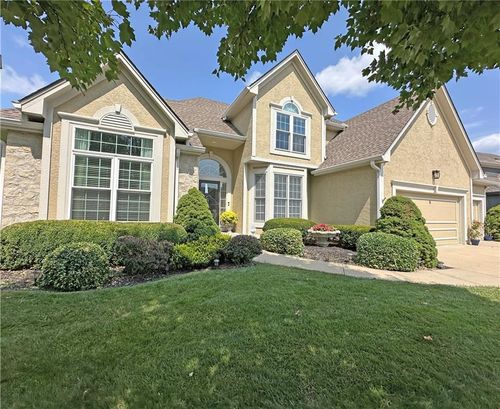 5908 Ne Coral Cir, Lee's Summit, MO, 64064-1170 | Card Image