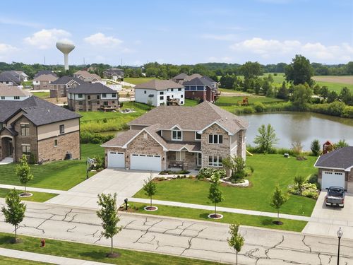 8279 Katie Ln, Frankfort, IL, 60423-9212 | Card Image