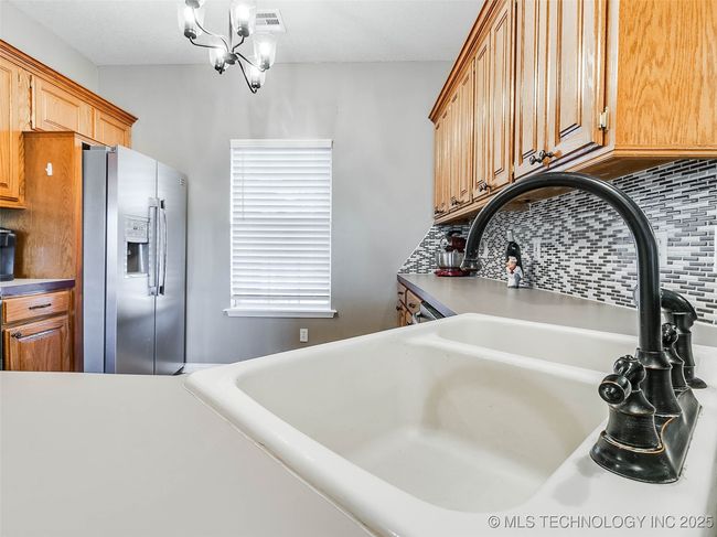 2018 Briarwood St, House other with 3 bedrooms, 2 bathrooms and null parking in Stroud OK | Image 26