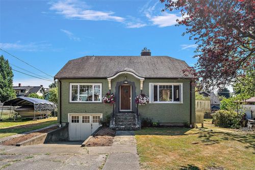 81 Logan Ave, Victoria, BC, V9A1H4 | Card Image