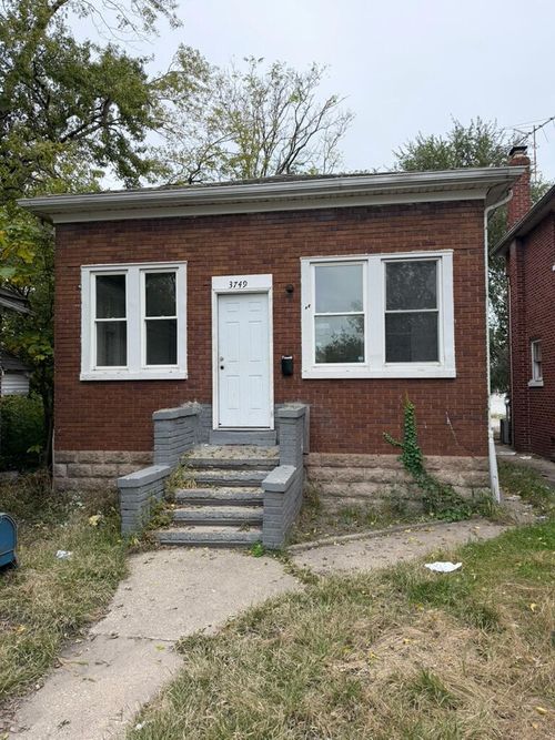 3749 Washington St, Gary, IN, 46408-2204 | Card Image