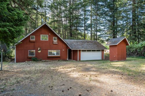 3300 W Evans Creek Rd, Rogue River, OR, 97537-4618 | Card Image
