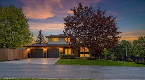 9 High Crest Lane W, St Jacobs, ON, N0B2N0 | Card Image