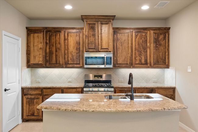 3825 Cascade Sky Dr, Townhouse with 3 bedrooms, 3 bathrooms and null parking in Arlington TX | Image 9