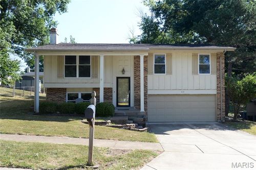 613 Hickory Knoll Ct, Ballwin, MO, 63021-6224 | Card Image