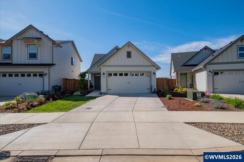 948 Laurel Pl, Silverton, OR, 97381-2535 | Card Image