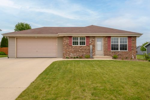 1510 Redtail Dr, Hartford, WI, 53027-2773 | Card Image