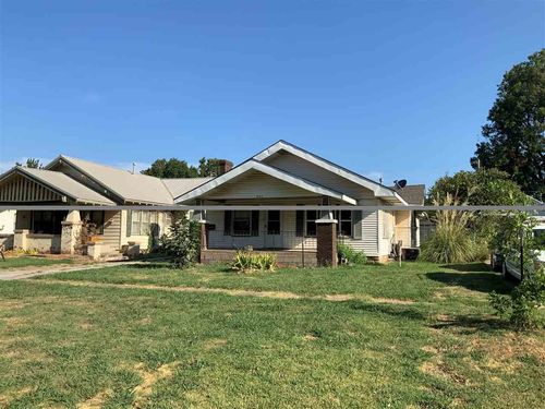 924 E Moses St, Cushing, OK, 74023-3521 | Card Image