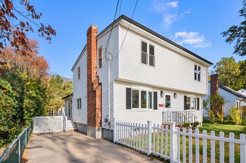 5 Dow Rd, Boston, MA, 02132-3831 | Card Image