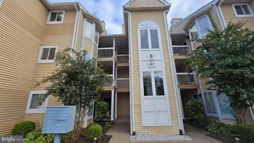 325 Silvia St, Ewing, NJ, 08628-3230 | Card Image