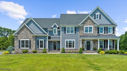 18 Robin Hill Way, Ringoes, NJ, 08551-2060 | Card Image