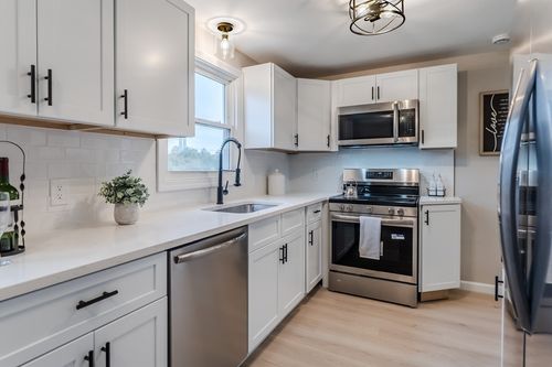 33 Grimard St, Ludlow, MA, 01056-2217 | Card Image