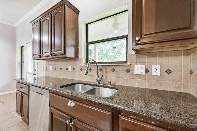 20748 Lazy Creek Dr, House other with 3 bedrooms, 3 bathrooms and 4 parking in New Caney TX | Image 6