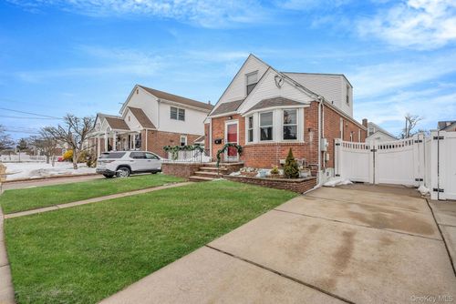 131 Grange St, Franklin Square, NY, 11010-4201 | Card Image