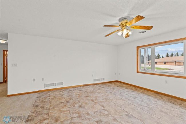 Living Room | Image 18