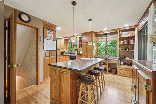 25-web-or-mls-Barnes Ave-0306-025.jpg | Image 13