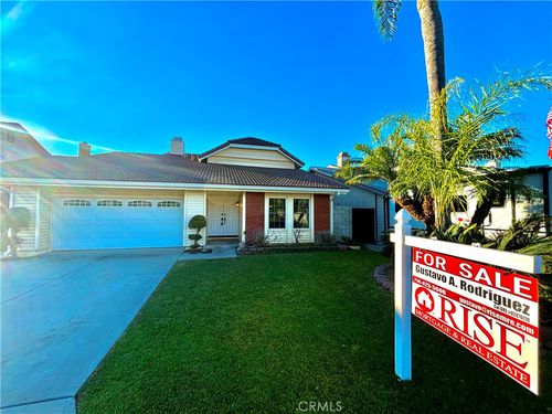 2562 E Lark Ellen Ln, Anaheim, CA, 92806-5606 | Card Image