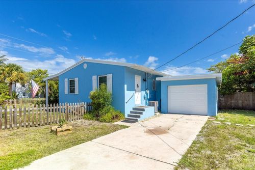 301 Granada St, Fort Pierce, FL, 34949-3223 | Card Image