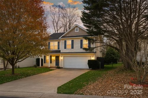 528 River View Dr, Lowell, NC, 28098-1277 | Card Image