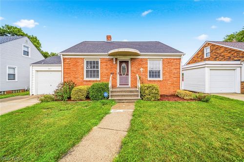 229 E 326th Street, Willowick, OH, 44095 | Card Image