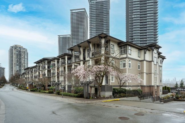 313 - 4768 Brentwood Drive, Condo with 2 bedrooms, 2 bathrooms and 1 parking in Burnaby BC | Image 2