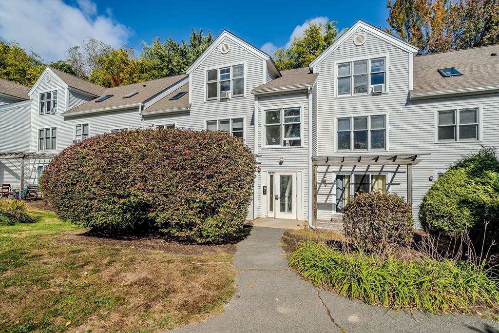 Salem Pl, Amherst, MA 01002