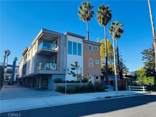 11815 W Holly Way, Valley Village, CA, 91607-2258 | Card Image