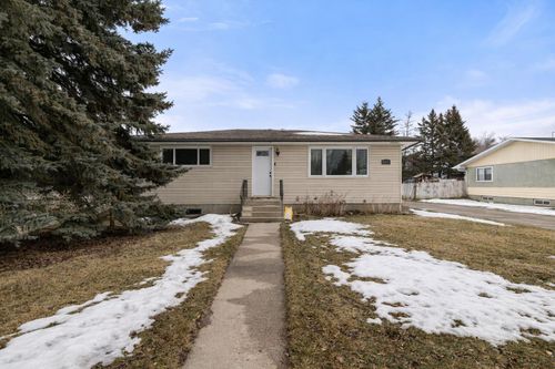 5228 53 Ave, Viking, AB, T0B4N0 | Card Image