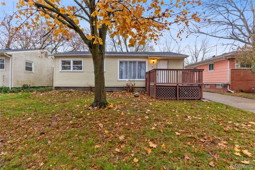 755 Scottwood St, Pontiac, MI, 48340-3152 | Card Image