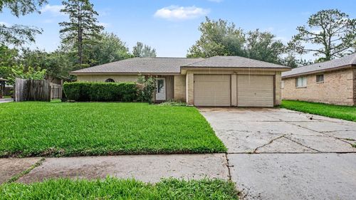 16107 Barcelona Dr, Friendswood, TX, 77546-3201 | Card Image