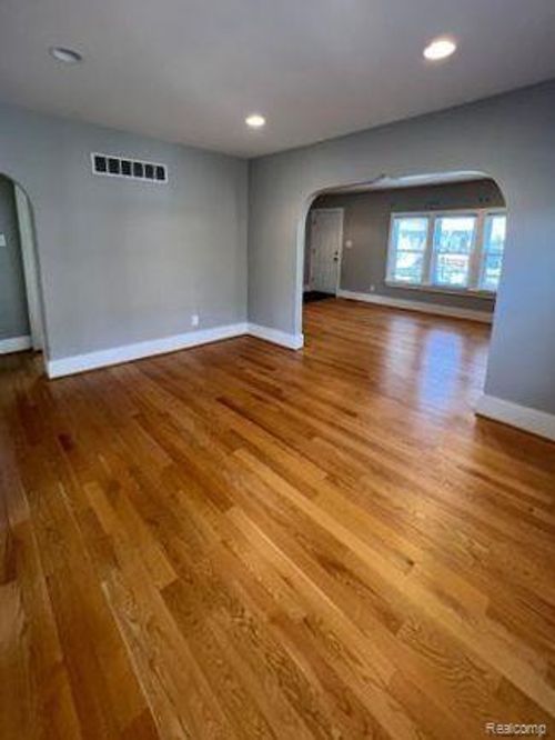 41 W Elza Ave, Hazel Park, MI, 48030-3902 | Card Image