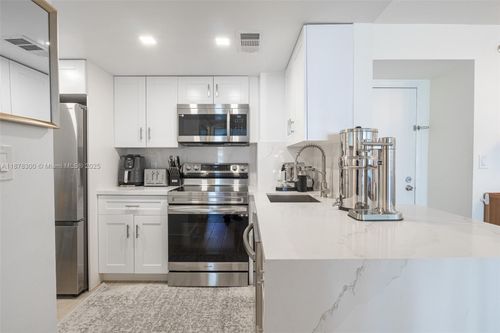 apt-609-770 Claughton Island Dr, Miami, FL, 33131-2626 | Card Image