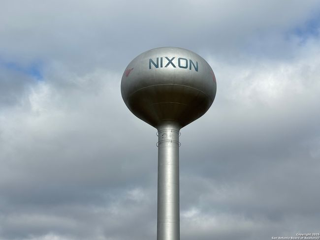 708 E 5 Th St, House other with 3 bedrooms, 2 bathrooms and null parking in Nixon TX | Image 28