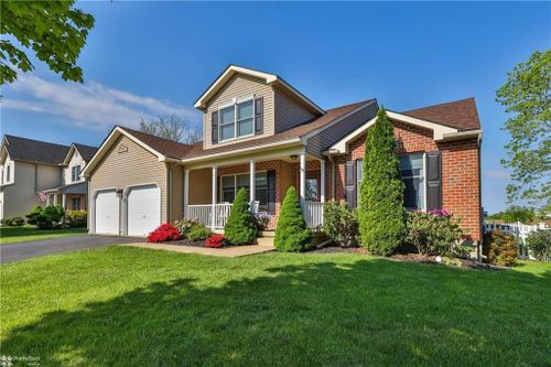 26 Country Side Court, Palmer Twp, PA, 18045 | Card Image