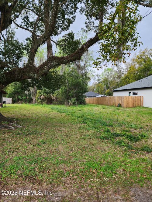 579 N Pine Ave, GREEN COVE SPRINGS, FL, 32043-2839 | Card Image