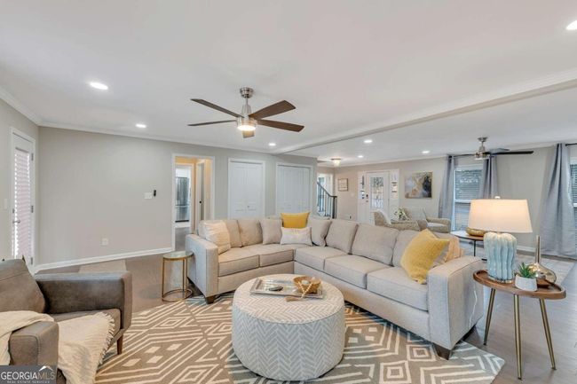 6805 Wright Rd, House other with 4 bedrooms, 4 bathrooms and 6 parking in Sandy Springs GA | Image 4